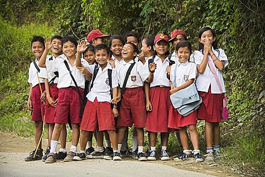 学童,道路,乡村,苏门答腊岛,印度尼西亚