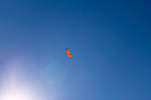 滑翔伞运动者,空中