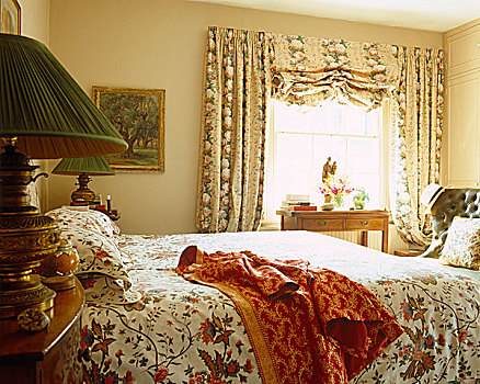双人床,花饰,床上用品