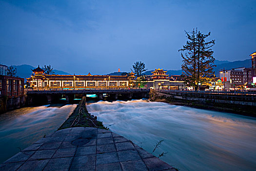 都江堰古城夜景