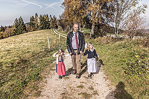 爷爷,漫步,土路,两个,孙女,奥地利