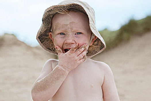 男孩,遮盖,沙子,海滩