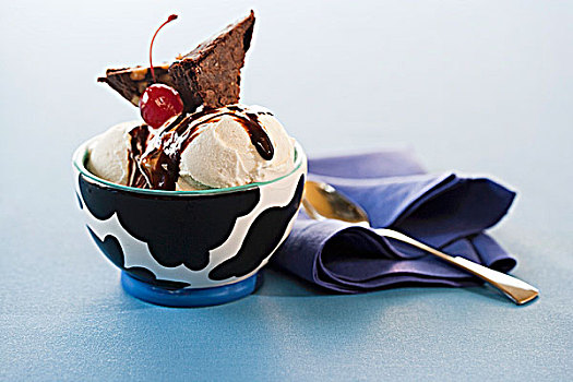 圣代冰淇淋,黑色,碗,蓝色,餐巾,勺子