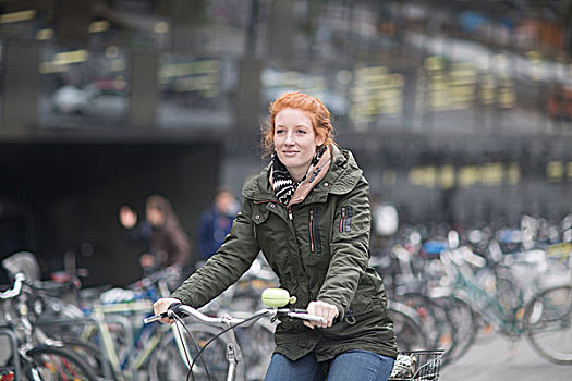 学生,骑自行车,大学图书馆,德国