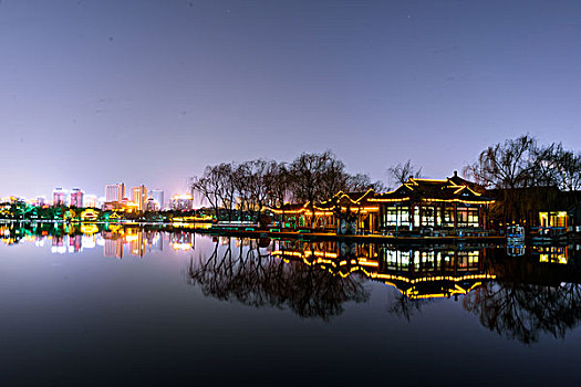 湖面夜景