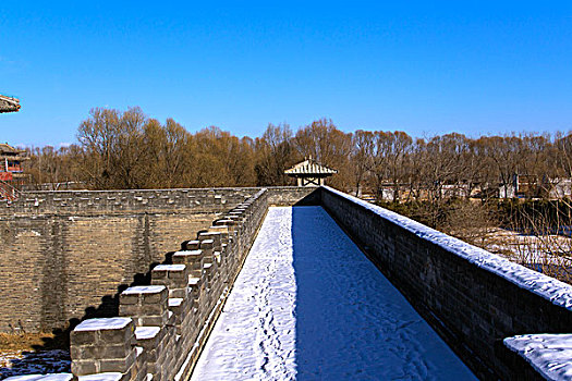 中国涿州影视城的古代建筑城墙