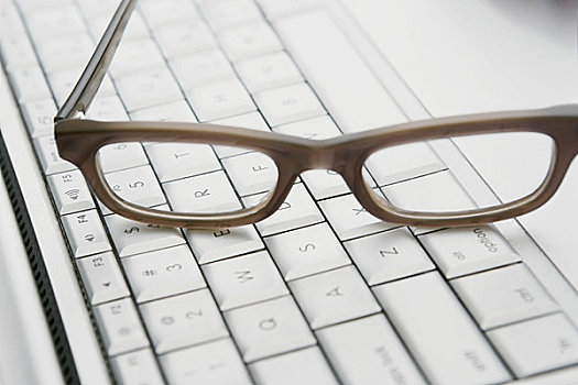 特写,眼镜,笔记本电脑