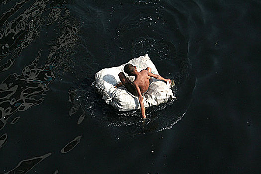 垃圾,材质,漏,油,蒸汽船,堤岸,污染,河,违法,活动,达卡,孟加拉,六月,2007年