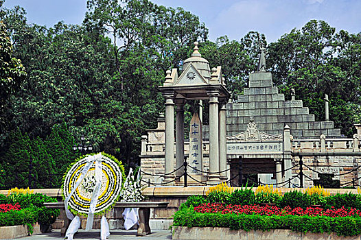 黄花岗七十二烈士陵园的墓碑,广东广州