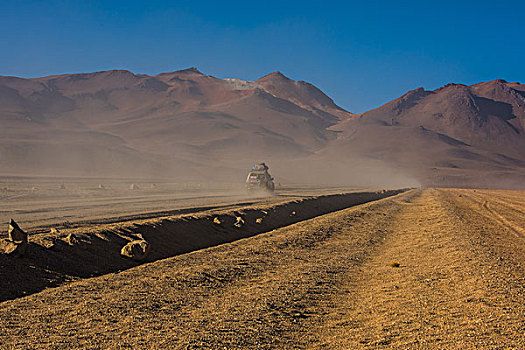 玻利维亚乌尤尼盐湖山区湖景