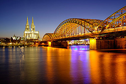 科隆大教堂,霍恩佐伦大桥,上方,莱茵河,黃昏,科隆,北莱茵威斯特伐利亚,德国,欧洲