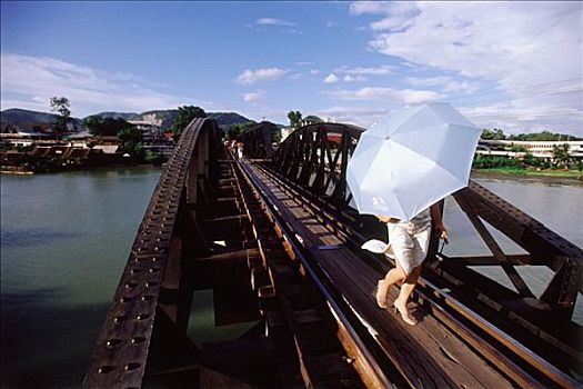 泰国,北碧府,河,女人,穿过,桥,伞,太阳