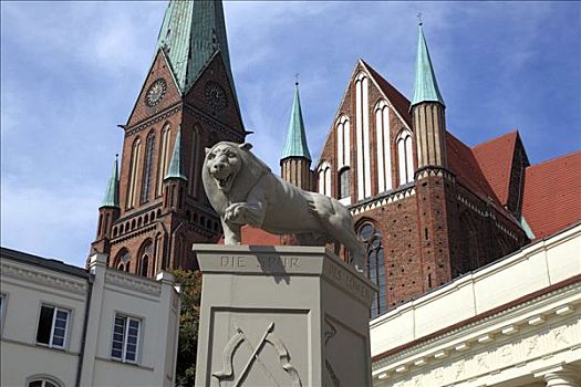 石狮,大教堂,背景,修威林,德国,仰视