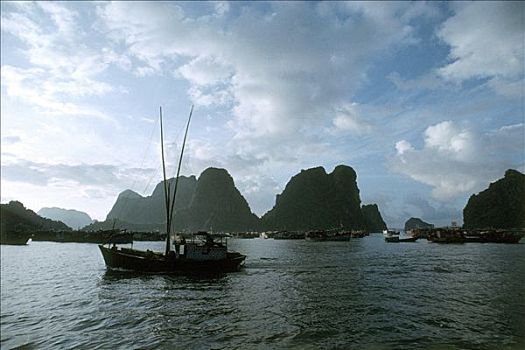 越南,下龙湾,渔船,阴天