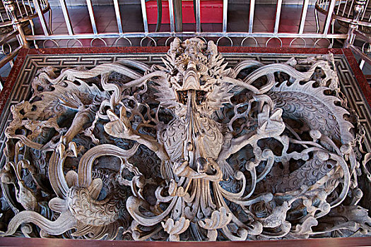 台湾高雄市十八王公庙,灵兴殿雕刻的龙