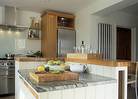 现代,厨房,木头,不锈钢,器具,案板,碗,水果
