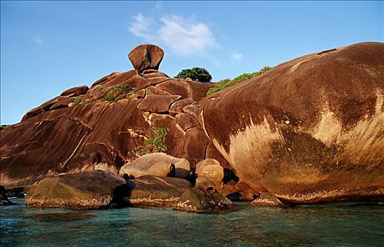 斯米兰群岛,石头