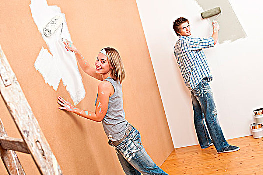 家庭装修,年轻,情侣,上油漆,墙壁,油漆滚