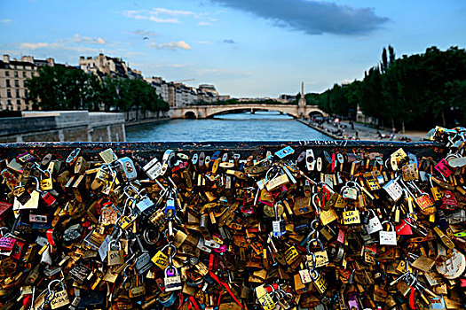巨大,数量,挂锁,桥,上方,塞纳河,巴黎