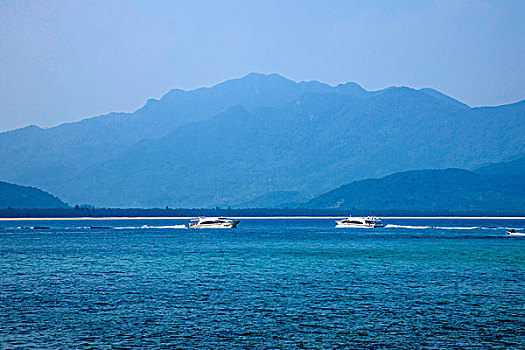 海南陵水分界洲岛清澈透底的海湾