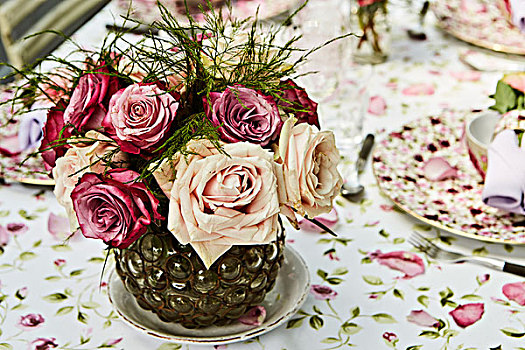 粉色,玫瑰,花瓶,桌上