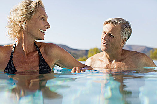 退休,情侣,湿透,游泳池