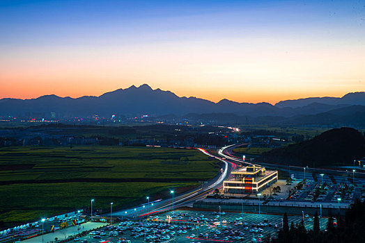 云南曲靖罗平夜景