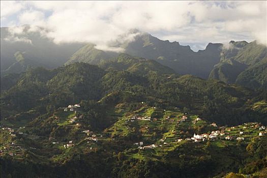 靠近,马德拉岛