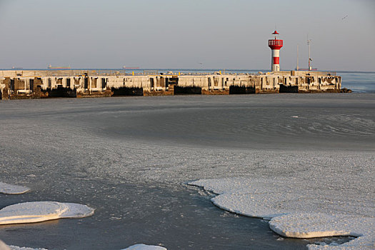 北戴河四九季节欢乐湾冰海海浪景观