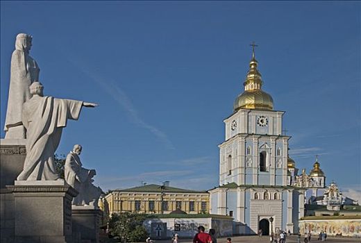 乌克兰,基辅,地点,纪念,安德里亚,风景,寺院,钟楼,历史建筑,阳光,蓝天,云,游客,2004年