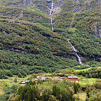 瀑布,山坡,房子,山谷,松恩峡湾,挪威