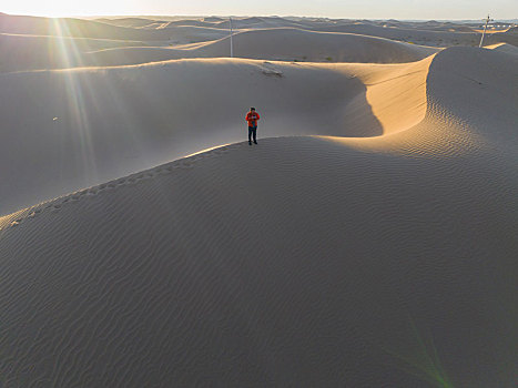 腾格里沙漠夕阳