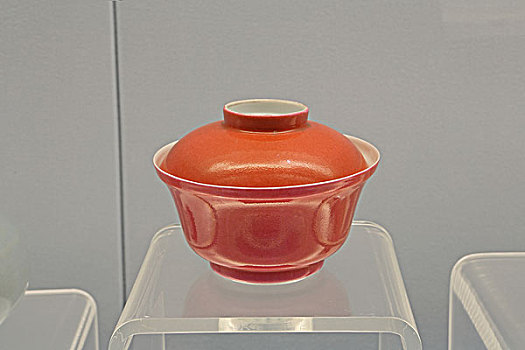 景德镇窑胭脂红釉盖碗,清朝,雍正年