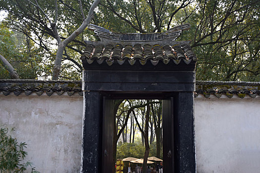 苏州虎丘景区的古建筑门口