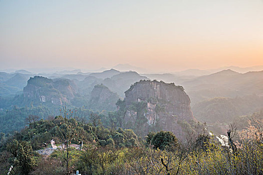 山,丹霞,太阳,蓝天,大气,山脉,驴友,河流,地质公园,丹霞地貌,灌木,树,草,水潭,素材,平面设计