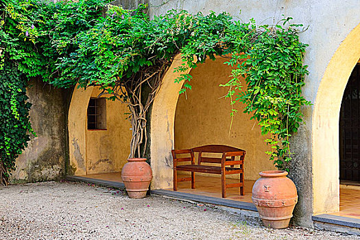 木制长椅,拱廊,省,努奥罗,萨丁尼亚,意大利,欧洲