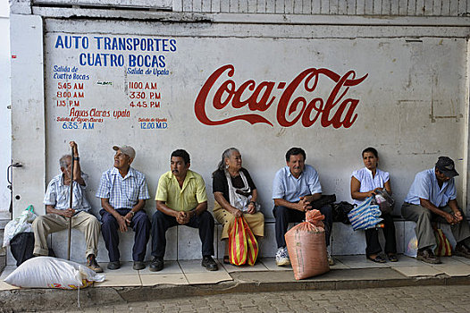 哥斯达黎加,城镇,街景,公交车站,人,等待,巴士,可口可乐,广告
