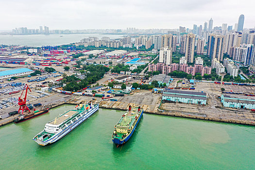 航拍海南海口秀英港,海口港客运站,滚装轮