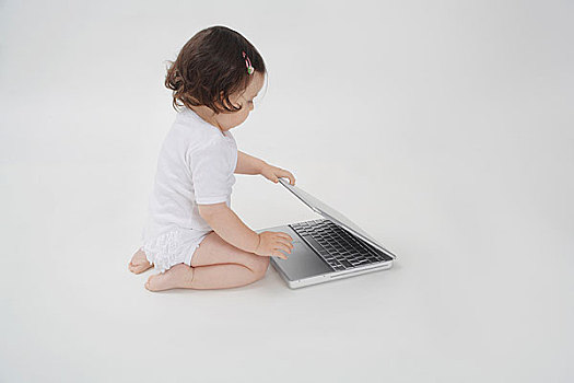 婴儿,玩,笔记本电脑