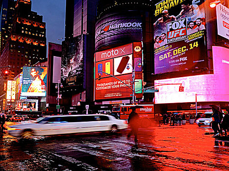 美国,纽约,时代广场,夜晚,雨天