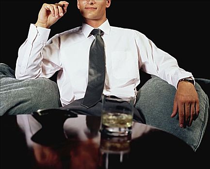 商务人士,放松,饮料,雪茄