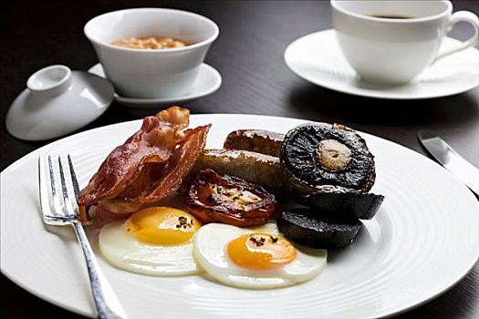 英国,早餐,熏肉,煎鸡蛋,蘑菇,香肠