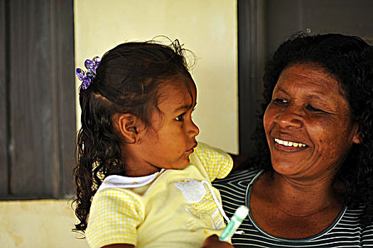 dominica,carib,territory,mother,holding,daughter