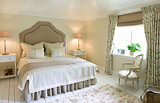 双人床,弯曲,床头板,卧室,苍白,木护墙板,布,小,花纹图案