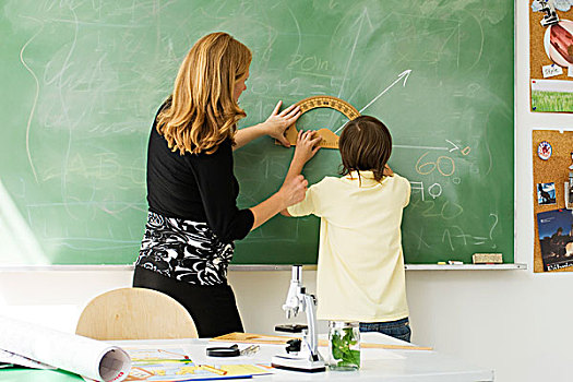 教师,帮助,男孩,绘画,角度,黑板,量角器,后视图