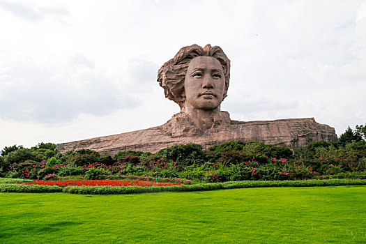 毛泽东青年雕像