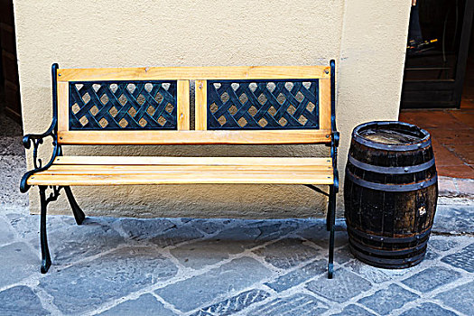 木制长椅,葡萄酒桶,蒙大奇诺,托斯卡纳,意大利