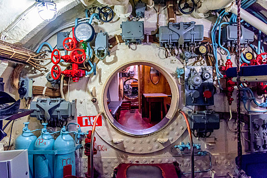 俄罗斯海参崴潜水艇c-56博物馆内部