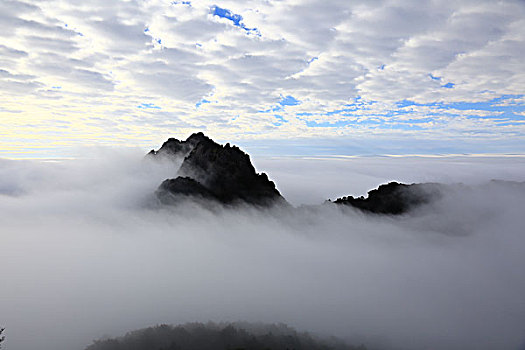 黄山奇石-梦幻黄山鳌鱼峰