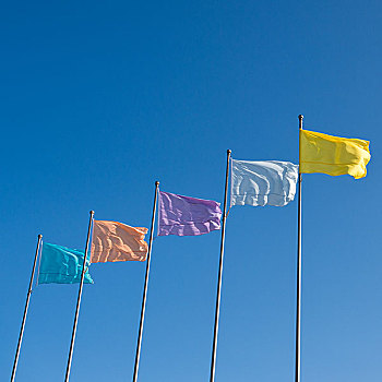 许多,彩色,旗帜,摆动,上方,蓝天背景